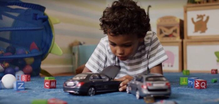 anuncio Mercedes ninos choque 3