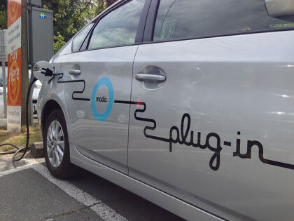 El «timo» de los cargadores eléctricos en las gasolineras rusas