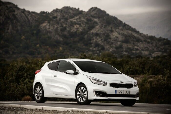 Kia Pro Ceed 2016 33 700x466