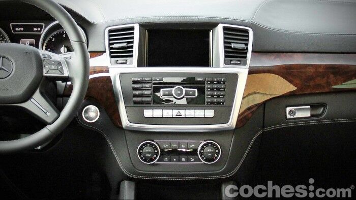 Mercedes_Benz_GL_350_033