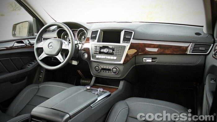 Mercedes_Benz_GL_350_038