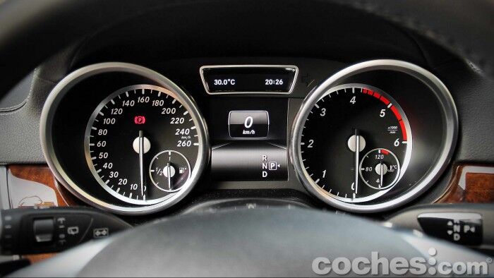 Mercedes_Benz_GL_350_042