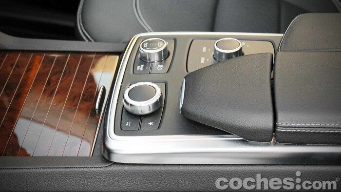 Mercedes_Benz_GL_350_057