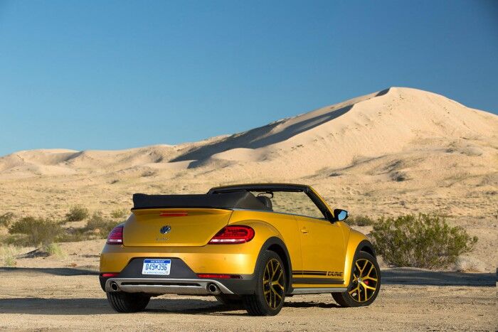 Volkswagen Beetle Dune Cabrio 2016 03 700x467