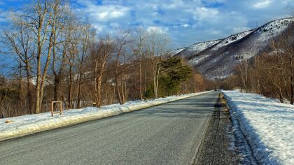 10 cosas que deberías tener en tu coche durante el invierno