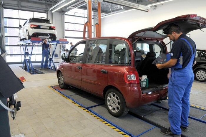 revision coche taller