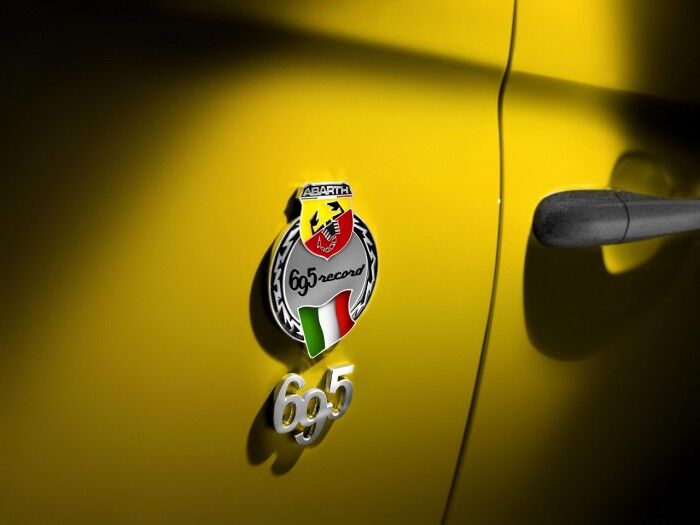 Abarth 695 biposto record 03