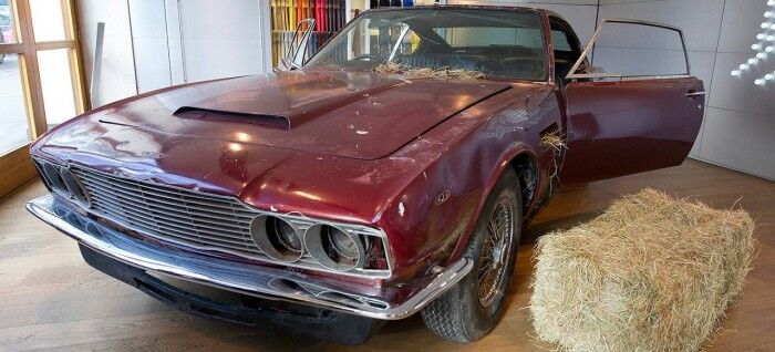 Aston Martin DBS abandonado 02