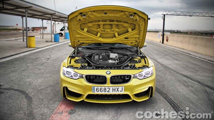 BMW_M4_Coupé_084