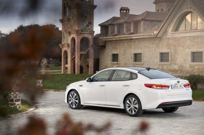 Kia Optima 2016 21 700x466
