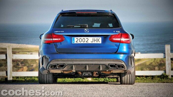 Mercedes-AMG_C_63_Estate_010