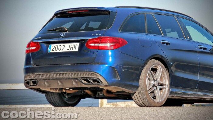 Mercedes-AMG_C_63_Estate_012