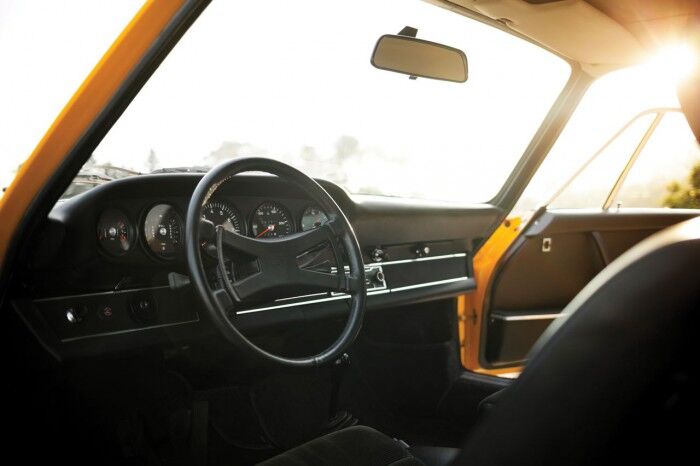 Porsche 911 Carrera RS Touring 1973 interior 02