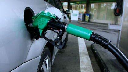 ¿Es malo para mi coche repostar en una gasolinera «low cost»?