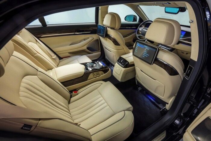 Genesis G90 2016 interior 01
