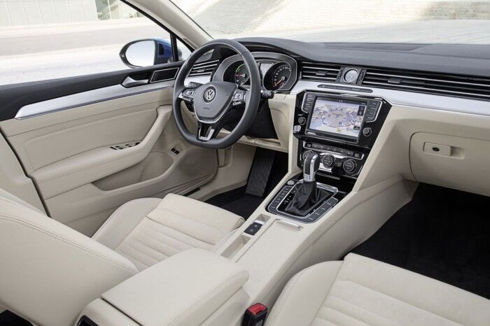 Volkswagen Passat Variant GTE 2016 interior 4
