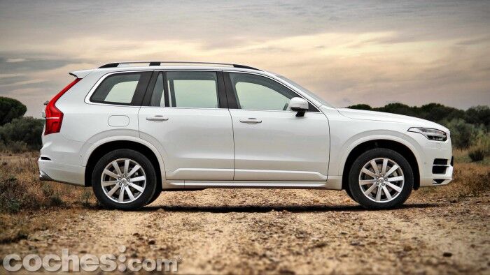 Volvo_XC90_D5_AWD_009