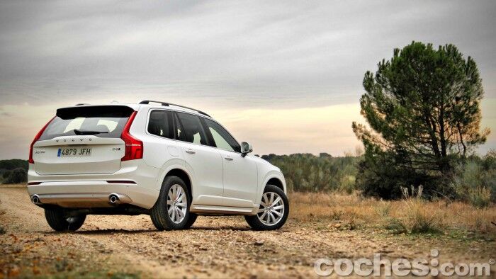 Volvo_XC90_D5_AWD_013