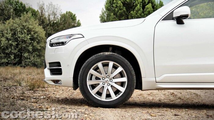 Volvo_XC90_D5_AWD_023
