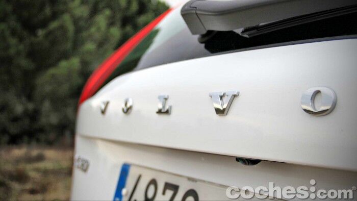 Volvo_XC90_D5_AWD_025