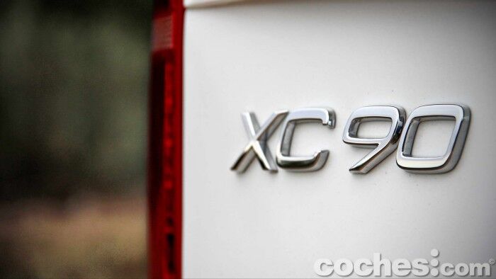 Volvo_XC90_D5_AWD_026