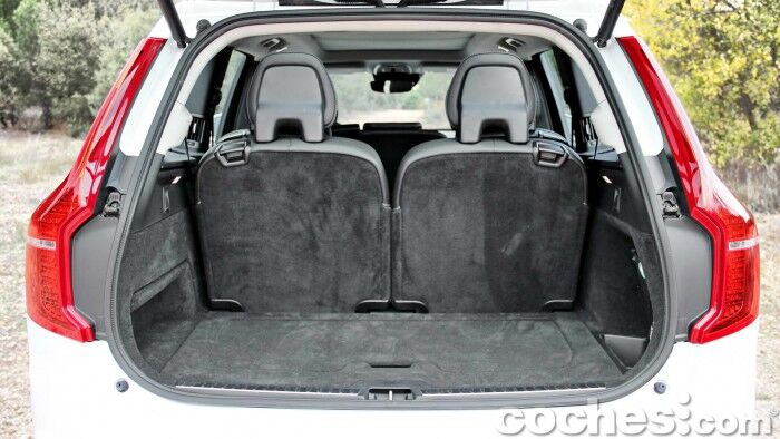 Volvo_XC90_D5_AWD_030