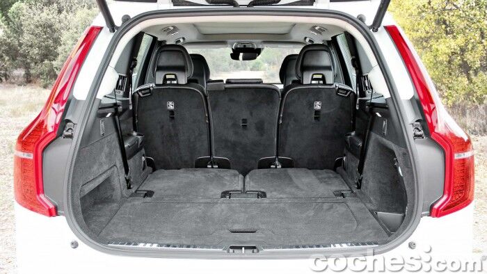 Volvo_XC90_D5_AWD_032