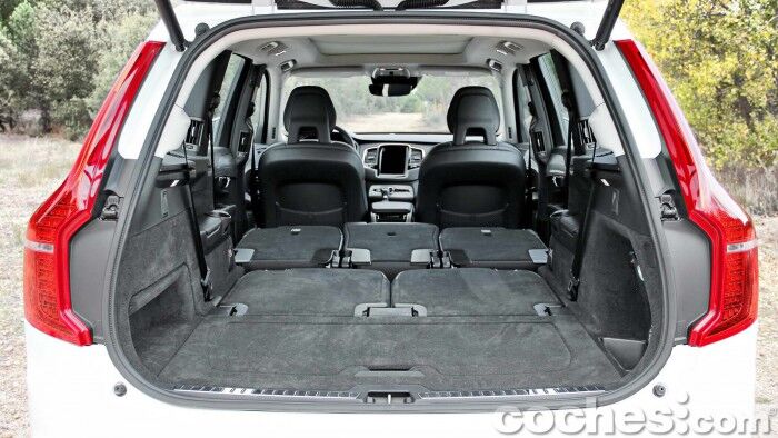 Volvo_XC90_D5_AWD_035