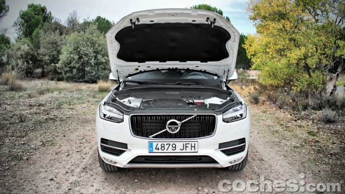 Volvo_XC90_D5_AWD_043