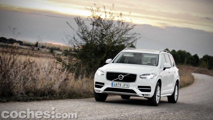 Volvo_XC90_D5_AWD_051