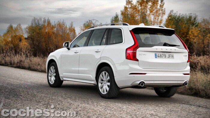 Volvo_XC90_D5_AWD_053