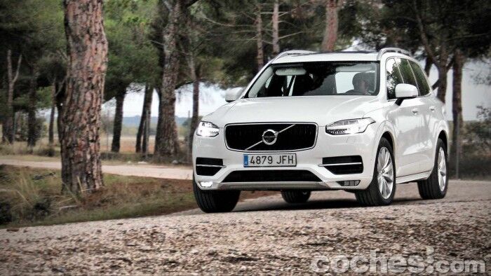 Volvo_XC90_D5_AWD_054