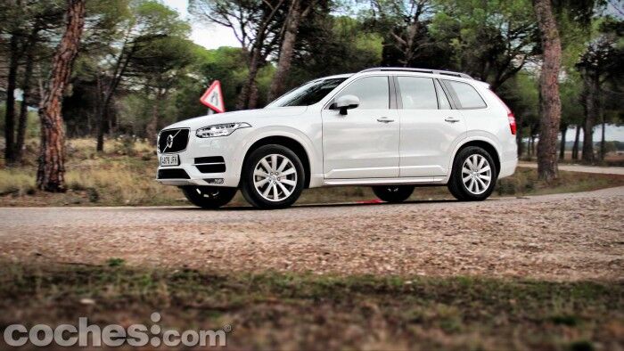 Volvo_XC90_D5_AWD_055