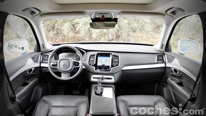 Volvo_XC90_D5_AWD_061