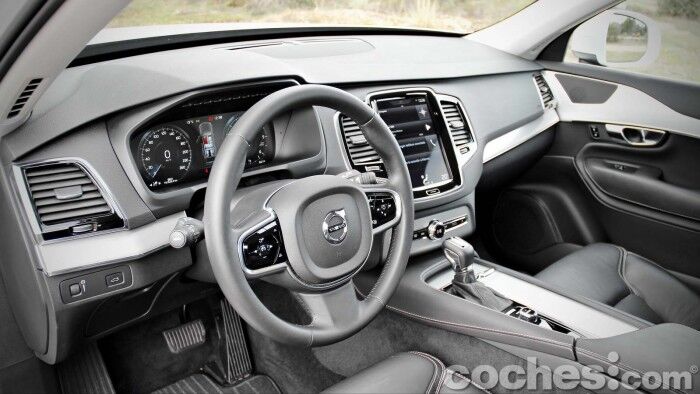 Volvo_XC90_D5_AWD_070