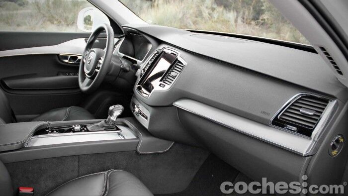 Volvo_XC90_D5_AWD_071