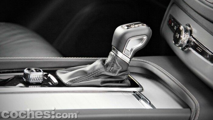 Volvo_XC90_D5_AWD_072