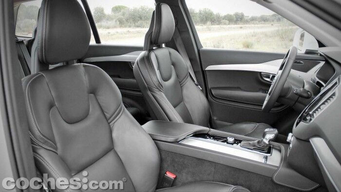 Volvo_XC90_D5_AWD_073