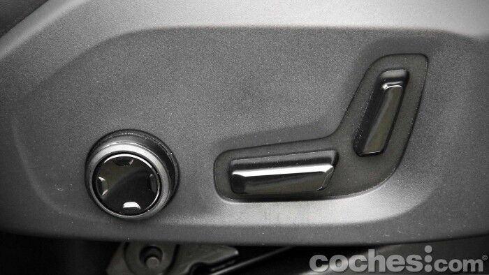 Volvo_XC90_D5_AWD_075