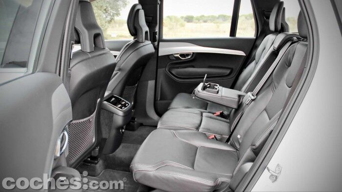 Volvo_XC90_D5_AWD_078