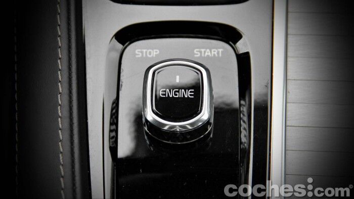 Volvo_XC90_D5_AWD_087