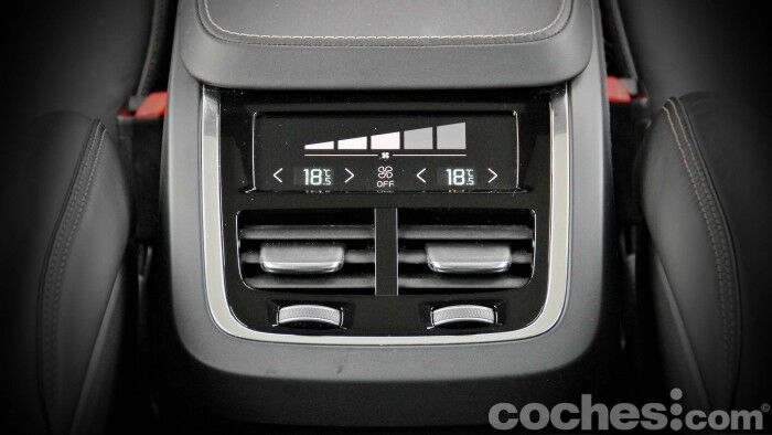 Volvo_XC90_D5_AWD_088