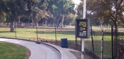 Este coche de juguete alcanza 329 km/h