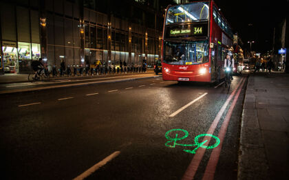 Así evitan las bicicletas públicas de Londres los accidentes nocturnos