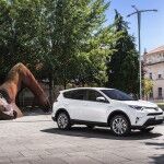Toyota RAV4 Hybrid 2016 25 150x150
