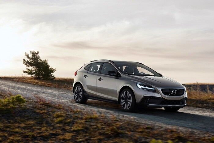 Volvo V40 T5 AWD Cross Country Location 3/4 Front