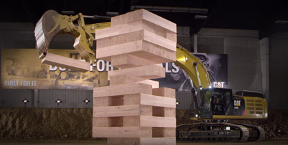 ¿Dos excavadoras jugando a Jenga?