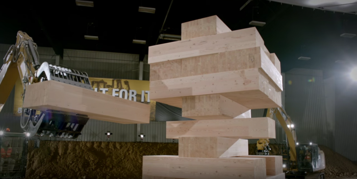 Maquinaria industrial de Caterpillar jugando a Jenga 04