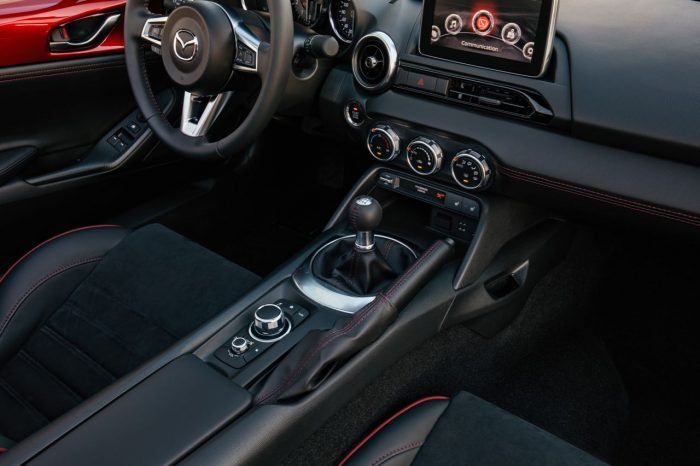 mazda-mx-5-rf-2017-interior-2