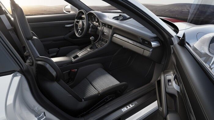 Porsche 911 R (991) 2016 interior 01